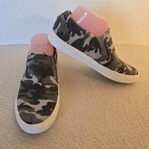 Steve Madden Amplify Slip-on shoes size 8